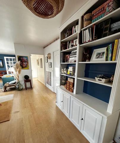 SURESNES/ CENTRE VILLE/ PLACE DU MARCHÉ /  4 PIECES AVEC BALCON, CAVE ET PARKING