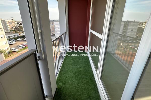 4 Dernier étage ? Balcon ? Vue dégagée ? Métro D ? Vénissieux Charreard