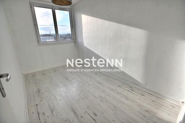 4 Dernier étage ? Balcon ? Vue dégagée ? Métro D ? Vénissieux Charreard