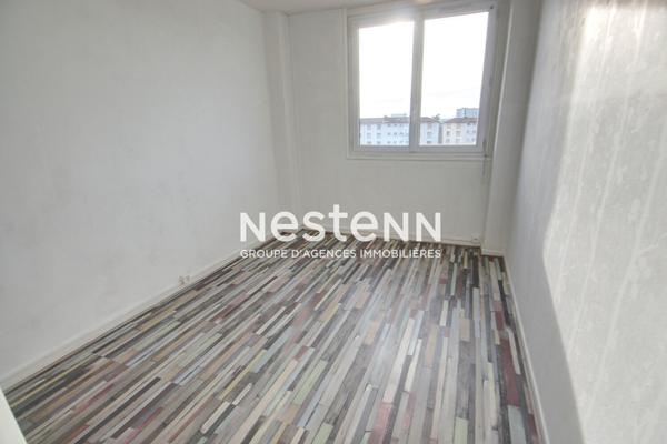 4 Dernier étage ? Balcon ? Vue dégagée ? Métro D ? Vénissieux Charreard