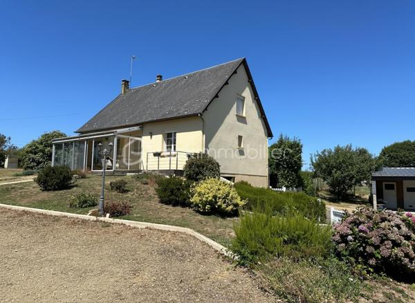 Venez découvrir ce pavillon sur sous-sol complet, niché dans un environnement paisible à quelques minutes de Mortain-Bocage.
Dès l’entrée, vous serez séduits par une agréable véranda, puis découvrirez une cuisine aménagée et équipée ainsi qu’un séjour-salon lumineux avec insert, idéal pour profiter de moments chaleureux en famille.
Le rez-de-chaussée propose également deux chambres, une salle de bains avec douche et un WC indépendant.
À l’étage, un palier dessert deux chambres supplémentaires, un WC, une salle d’eau à aménager selon vos envies ainsi qu’un grenier offrant un beau potentiel d’aménagement.
Le sous-sol complet se compose d’un garage, d’une buanderie, d’une cave et d’une chaufferie équipée d’une chaudière mixte bois/fioul.
À l’extérieur, vous profiterez d’une cour et d’un agréable terrain de 1 932 m², parfait pour les beaux jours, les activités en plein air ou les projets de jardinage.
Autre atout majeur : un garage indépendant d’environ 70 m², pouvant accueillir jusqu’à trois véhicules ou être transformé en atelier, espace de stockage ou local selon vos besoins.
Une maison fonctionnelle, spacieuse et pleine de potentiel, idéale pour une famille, un projet de résidence principale ou tout simplement pour ceux qui souhaitent profiter du calme et de l’espace de la campagne.
Une visite s’impose pour découvrir tout son potentiel !
