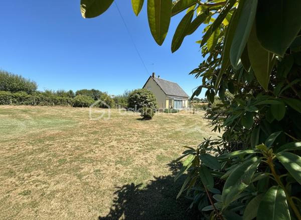 Venez découvrir ce pavillon sur sous-sol complet, niché dans un environnement paisible à quelques minutes de Mortain-Bocage.
Dès l’entrée, vous serez séduits par une agréable véranda, puis découvrirez une cuisine aménagée et équipée ainsi qu’un séjour-salon lumineux avec insert, idéal pour profiter de moments chaleureux en famille.
Le rez-de-chaussée propose également deux chambres, une salle de bains avec douche et un WC indépendant.
À l’étage, un palier dessert deux chambres supplémentaires, un WC, une salle d’eau à aménager selon vos envies ainsi qu’un grenier offrant un beau potentiel d’aménagement.
Le sous-sol complet se compose d’un garage, d’une buanderie, d’une cave et d’une chaufferie équipée d’une chaudière mixte bois/fioul.
À l’extérieur, vous profiterez d’une cour et d’un agréable terrain de 1 932 m², parfait pour les beaux jours, les activités en plein air ou les projets de jardinage.
Autre atout majeur : un garage indépendant d’environ 70 m², pouvant accueillir jusqu’à trois véhicules ou être transformé en atelier, espace de stockage ou local selon vos besoins.
Une maison fonctionnelle, spacieuse et pleine de potentiel, idéale pour une famille, un projet de résidence principale ou tout simplement pour ceux qui souhaitent profiter du calme et de l’espace de la campagne.
Une visite s’impose pour découvrir tout son potentiel !