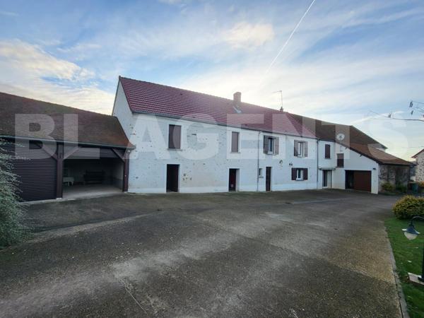 Belle longère de 152 m² avec 3 chambres, garages et dépendances - Proche CONDÉ EN BRIE - A VOIR ABSO