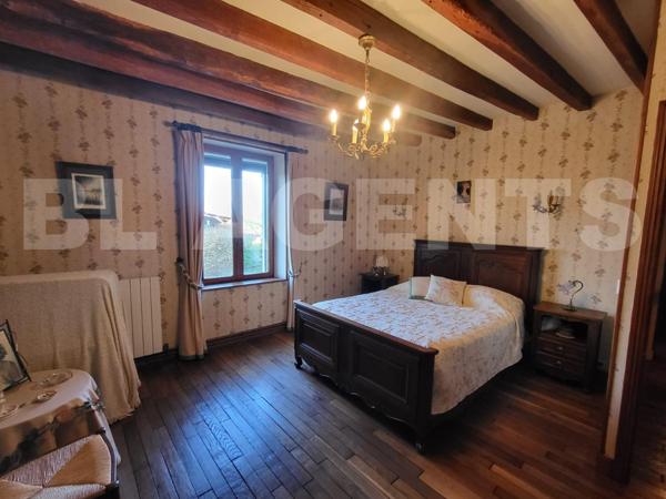 Belle longère de 152 m² avec 3 chambres, garages et dépendances - Proche CONDÉ EN BRIE - A VOIR ABSO