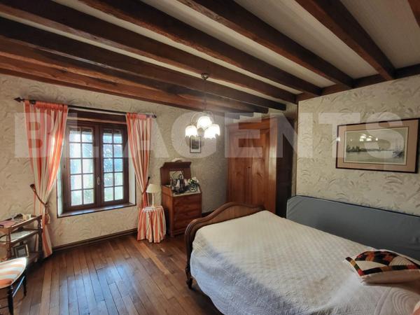 Belle longère de 152 m² avec 3 chambres, garages et dépendances - Proche CONDÉ EN BRIE - A VOIR ABSO