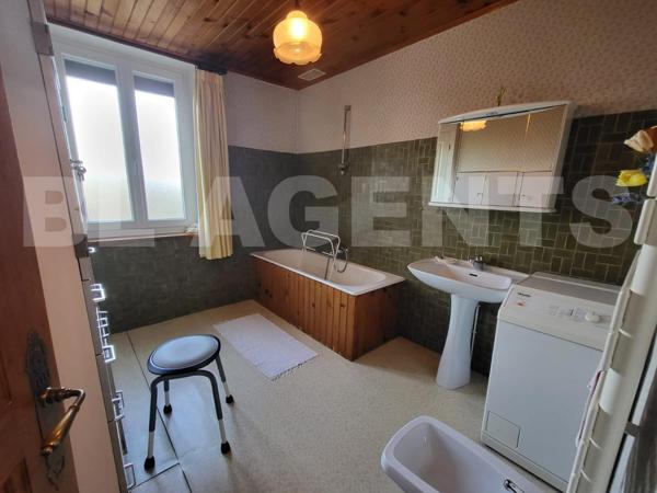 Belle longère de 152 m² avec 3 chambres, garages et dépendances - Proche CONDÉ EN BRIE - A VOIR ABSO