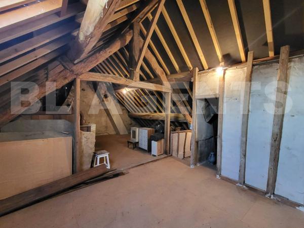 Belle longère de 152 m² avec 3 chambres, garages et dépendances - Proche CONDÉ EN BRIE - A VOIR ABSO