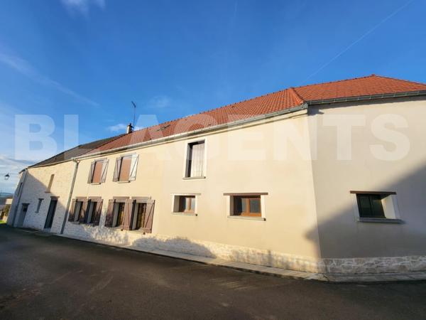 Belle longère de 152 m² avec 3 chambres, garages et dépendances - Proche CONDÉ EN BRIE - A VOIR ABSO
