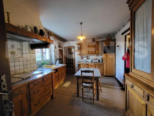 Belle longère de 152 m² avec 3 chambres, garages et dépendances - Proche CONDÉ EN BRIE - A VOIR ABSO