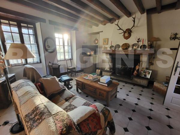 Belle longère de 152 m² avec 3 chambres, garages et dépendances - Proche CONDÉ EN BRIE - A VOIR ABSO