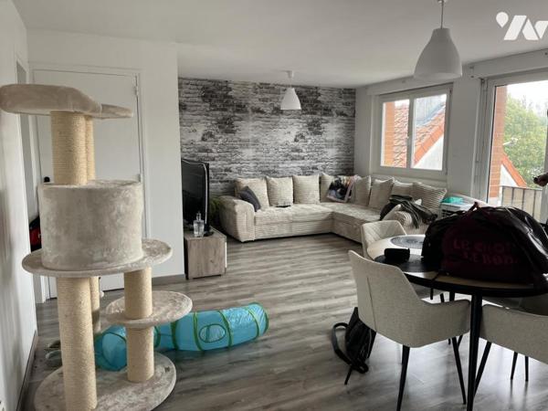 IMMEUBLE DE COMMERCE ET HABITATION, appartement occupé, local en RDC LIBRE