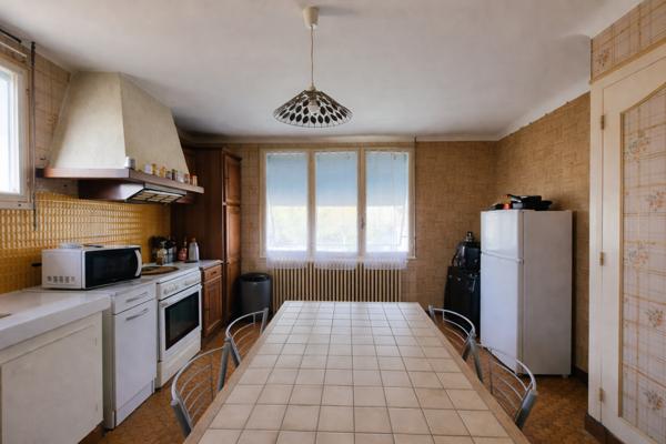 Maison  11 pièce(s)  5 chambre(s)  145 m²