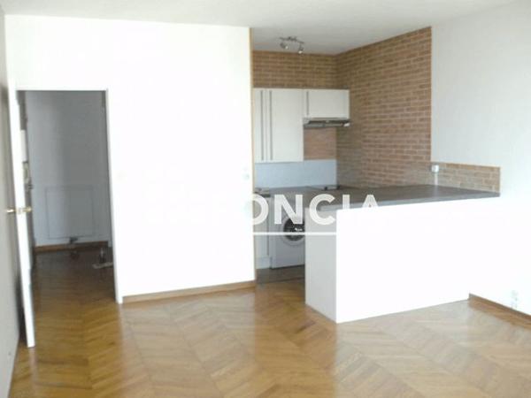 Location Studio 30.9 m² - 15 G RUE DE LETANDUERE Angers 49000