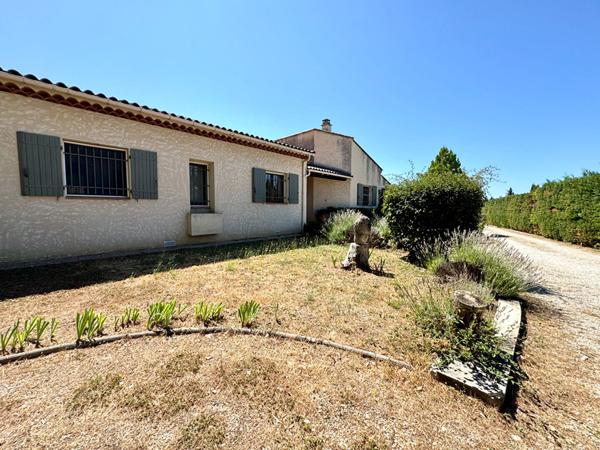 À vendre  Maison de plain-pied 4 pièces avec grand terrain  Proche commodités