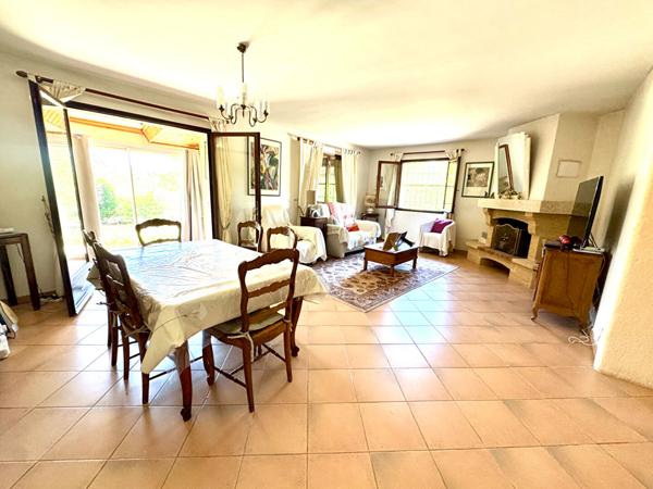 À vendre  Maison de plain-pied 4 pièces avec grand terrain  Proche commodités