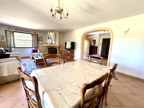 À vendre  Maison de plain-pied 4 pièces avec grand terrain  Proche commodités