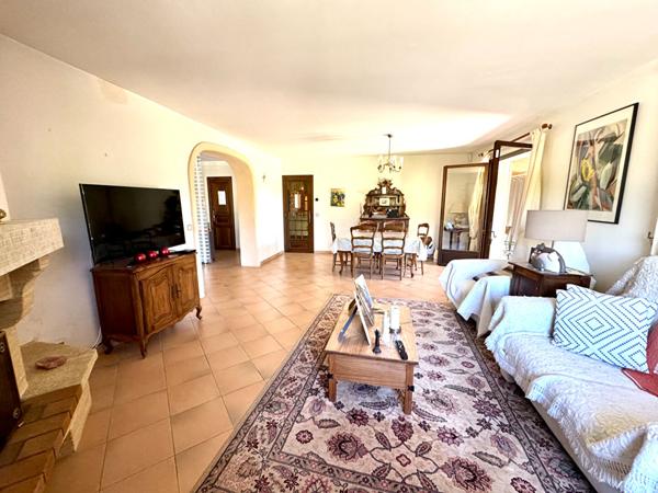 À vendre  Maison de plain-pied 4 pièces avec grand terrain  Proche commodités