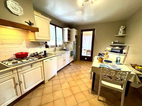 À vendre  Maison de plain-pied 4 pièces avec grand terrain  Proche commodités