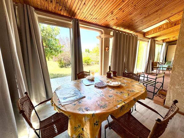 À vendre  Maison de plain-pied 4 pièces avec grand terrain  Proche commodités