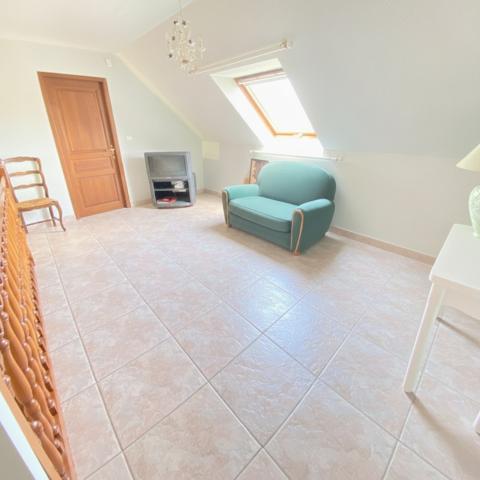 Maison
                                                                                                                                                                                                                                                                                                                        8 pièce(s)                                                                                                                                                                                                          3 chambre(s)                                                                                                                                                                                                          200  m²