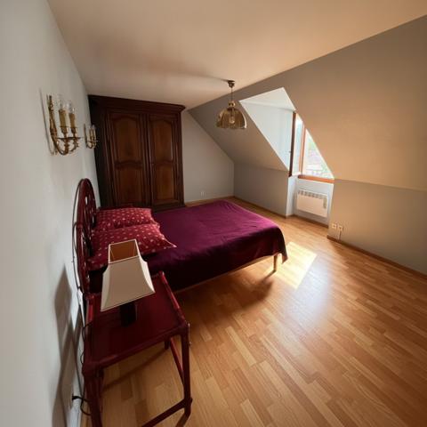 Maison
                                                                                                                                                                                                                                                                                                                        8 pièce(s)                                                                                                                                                                                                          3 chambre(s)                                                                                                                                                                                                          200  m²