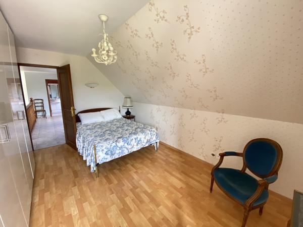 Maison
                                                                                                                                                                                                                                                                                                                        8 pièce(s)                                                                                                                                                                                                          3 chambre(s)                                                                                                                                                                                                          200  m²
