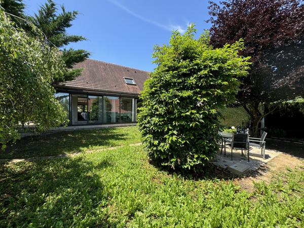 Maison
                                                                                                                                                                                                                                                                                                                        8 pièce(s)                                                                                                                                                                                                          3 chambre(s)                                                                                                                                                                                                          200  m²