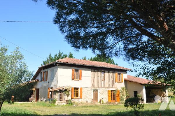 10 kms AURIGNAC, belle maison 131m² sur 10 hectares de terre attenante : prix : 296.800 € C.C.