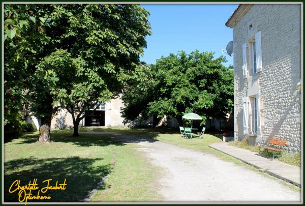 Grande maison en pierre