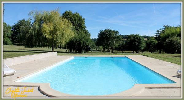 Grande maison en pierre