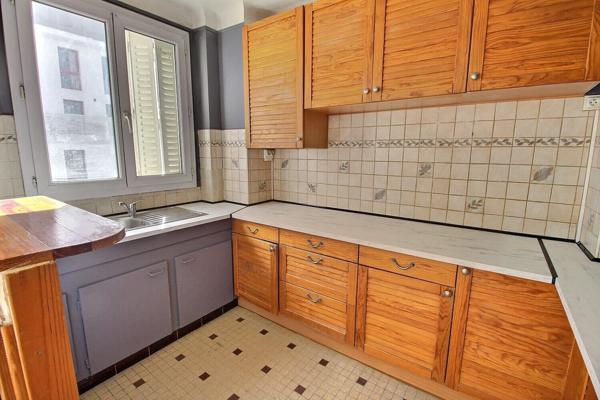 MONTREUIL, 600 DU METRO LIGNE 11, APPARTEMENT 2 PIECES AVEC BALCON, CAVE ET PARKING. TRES LUMINEUX AVEC SON EXPOSITION PLEIN SUD.