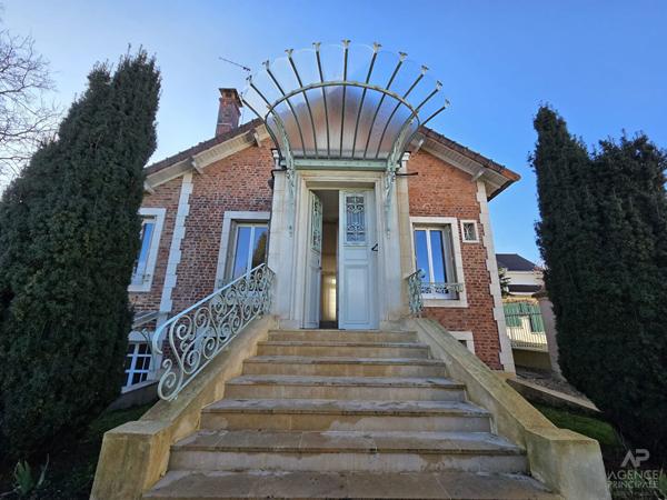 Rueil Malmaison Buzenval - Maison 6 pièce(s) 144.36 m2. Loyer 2 950 €/mois charges comprises **  - Référence  19279