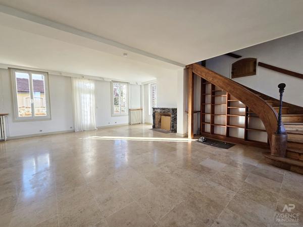 Rueil Malmaison Buzenval - Maison 6 pièce(s) 144.36 m2. Loyer 2 950 €/mois charges comprises **  - Référence  19279