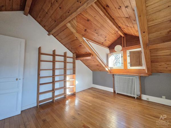 Rueil Malmaison Buzenval - Maison 6 pièce(s) 144.36 m2. Loyer 2 950 €/mois charges comprises **  - Référence  19279