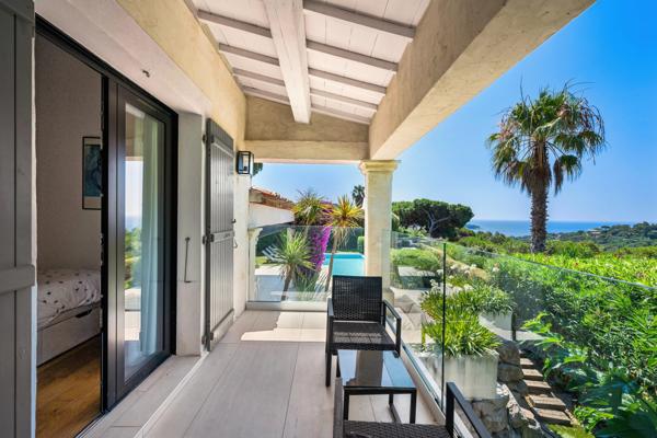 La Croix-Valmer – Villa avec vue mer et piscine à débordement