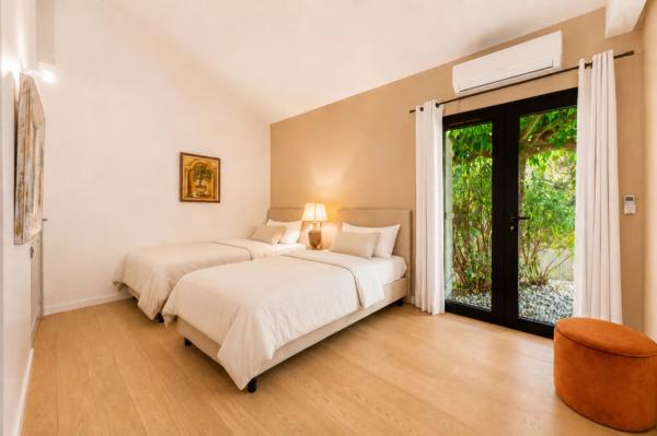 La Croix-Valmer – Villa avec vue mer et piscine à débordement