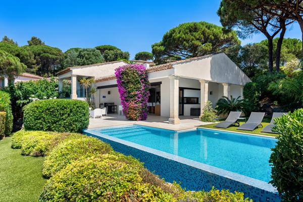 La Croix-Valmer – Villa avec vue mer et piscine à débordement