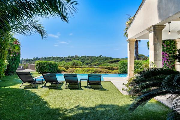 La Croix-Valmer – Villa avec vue mer et piscine à débordement