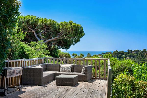 La Croix-Valmer – Villa avec vue mer et piscine à débordement