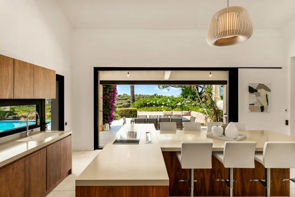 La Croix-Valmer – Villa avec vue mer et piscine à débordement