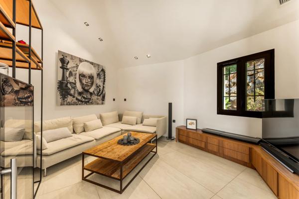 La Croix-Valmer – Villa avec vue mer et piscine à débordement