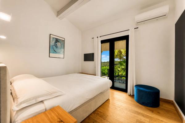 La Croix-Valmer – Villa avec vue mer et piscine à débordement