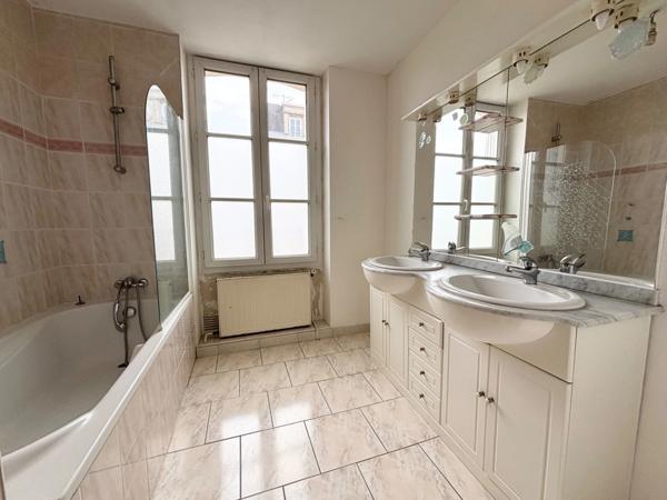 Propriété avec maison et appartements au cœur de Janville-en-Beauce (28)