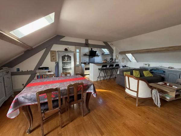 Charmant "pied à terre" avec deux terrasses au centre ville