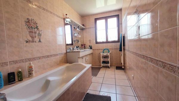 Vente                                                      Maison
                        
                     6 pièces                      145 m2                     à Champigny