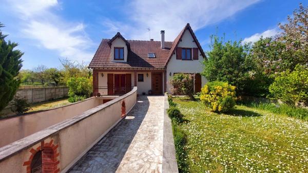 Vente                                                      Maison
                        
                     6 pièces                      145 m2                     à Champigny