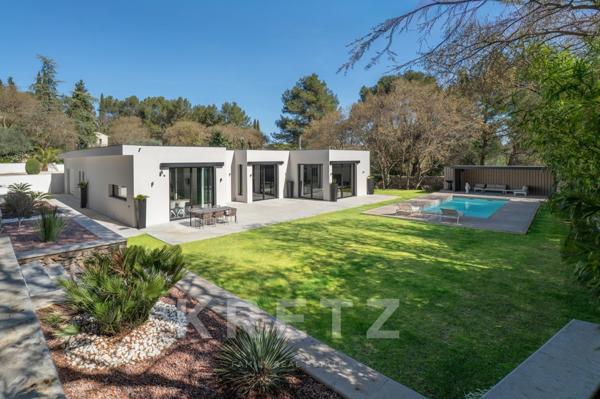 Villa d’architecte de plain-pied 360 m² avec piscine, maison d’amis et terrain paysager – Nîmes Nord
