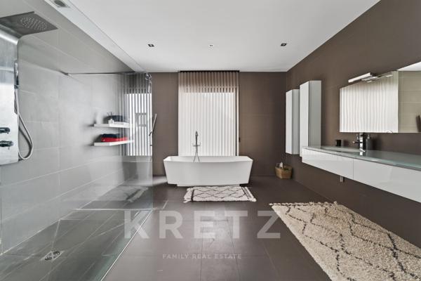 Villa d’architecte de plain-pied 360 m² avec piscine, maison d’amis et terrain paysager – Nîmes Nord