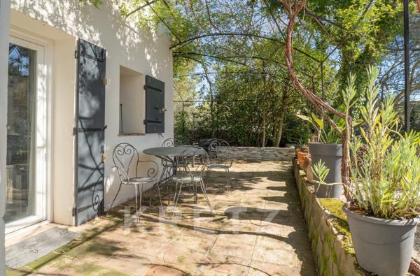 Villa d’architecte de plain-pied 360 m² avec piscine, maison d’amis et terrain paysager – Nîmes Nord