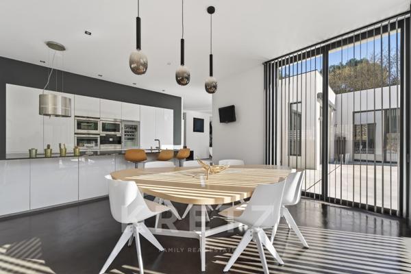 Villa d’architecte de plain-pied 360 m² avec piscine, maison d’amis et terrain paysager – Nîmes Nord